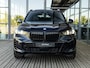 BMW X5 xDrive50e | M-SPORT PRO | 21 INCH | SOFTCLOSE | STOELVENTILATIE | HEAD-UP | HARMAN KARDON | ICONIC GLOW GRILL | SKYLOUNGE PANORAMA/SCHUIF-KANTELDAK | CARBONSCHWARZ | SHADOWLINE | DRIVING ASSISTANT PROF | TRAVEL PAKKET | COMFORT PAKKET + | INNOVATIE PAKKET |