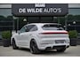 Porsche Cayenne 3.0 S E-Hybrid SportDesign 520pk Krijt Pano SoftClose Trekhaak Head-up InnoDrive Keyless 360-camera Bose