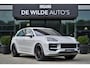 Porsche Cayenne 3.0 S E-Hybrid SportDesign 520pk Krijt Pano SoftClose Trekhaak Head-up InnoDrive Keyless 360-camera Bose