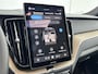Volvo XC60 T8 Recharge Ultra Dark | 21" | Luchtvering | Geventileerd Nappa | Massagestoelen | Bowers & Wilkins | Panoramadak | Head-Up | 360 Camera | Elektr. verst. Stoelen | BLIS | Stoel/Stuur/Achterbankverwarming