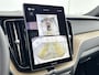Volvo XC60 T8 Recharge Ultra Dark | 21" | Luchtvering | Geventileerd Nappa | Massagestoelen | Bowers & Wilkins | Panoramadak | Head-Up | 360 Camera | Elektr. verst. Stoelen | BLIS | Stoel/Stuur/Achterbankverwarming