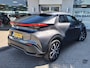 Toyota C-HR / C-HR+ 2.0 PHEV 220 First Edition | Navi | Sensoren v/a | Dodehoek |