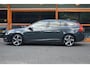 Volvo V60 T3 R-Design | Stoelverwarming | Trekhaak | Rondom parkeersensoren | High Performance Audio | Automaat |