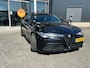 Alfa Romeo Giulia 2.0T Sprint Veloce Interieur | Panoramadak | Afneembare Trekhaak | 19" Licht Metalen Velgen | Camera | Dodehoekbewaking | Apple Carplay/Android Auto | Cruise Control Adaptief | Drive Assist