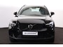 Volvo XC40 B4 Plus Dark - IntelliSafe Assist & Surround - Harman/Kardon audio - Parkeercamera achter - Verwarmde voorstoelen & stuur - Parkeersensoren voor & achter - Elektr. bedienb. voorstoelen met geheugen links - Draadloze tel. lader - Elektr. inklapbare trekhaak - 19' LMV