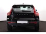Volvo XC40 B4 Plus Dark - IntelliSafe Assist & Surround - Harman/Kardon audio - Parkeercamera achter - Verwarmde voorstoelen & stuur - Parkeersensoren voor & achter - Elektr. bedienb. voorstoelen met geheugen links - Draadloze tel. lader - Elektr. inklapbare trekhaak - 19' LMV