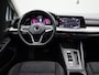 Volkswagen Golf 1.0 eTSI Life | Automaat | Stoel - Stuur Verwarming | Navigatie | Apple CarPlay/ Android Auto | Parkeersensoren | LMV | LED |