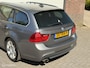 BMW 3-Serie Touring 320i LCI 170PK M-Pakket ORG NED Sportstoelen Stoelverwarming Trekhaak