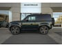 Land Rover Defender 5.0 P525 90 V8 | British Racing Green | Grijs kenteken | Koelvak | Elektrische trekhaak |