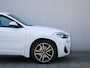 BMW X2 sDrive18i High Executive 141 Pk Automaat Navi / Pano-dak / M-Pakket / 19 inch / Stoelverwarming