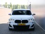BMW X2 sDrive18i High Executive 141 Pk Automaat Navi / Pano-dak / M-Pakket / 19 inch / Stoelverwarming