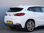 BMW X2 sDrive18i High Executive 141 Pk Automaat Navi / Pano-dak / M-Pakket / 19 inch / Stoelverwarming