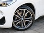 BMW X2 sDrive18i High Executive 141 Pk Automaat Navi / Pano-dak / M-Pakket / 19 inch / Stoelverwarming