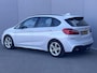 BMW 2-Serie Active Tourer 218i Executive M - Sport / Cruise Control / Stoelverwarming / Trekhaak (1.300KG) / Parkeer Pakket / Navigatie Full Map / Bluetooth /