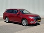 Mitsubishi Outlander 2.4 PHEV Instyle / Dealer onderhouden / Lederen bekleding / Trekhaak 1500KG trekgewicht / All Season banden / Full LED / Navigatie / Apple CarPlay/Android Auto /