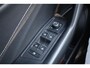 Volkswagen T-Roc 1.5 TSI R-Line Afneembare trekhaak Digital cockpit, R-Line in- en exterieur, achteruitrijcamera, navigatie, spiegel pakket, park assist, light assist, LED plus, adaptieve cruise control (acc), licht & regensensor, climatronic, draadloos Apple Carplay / Android Auto, sport comfort stoelen, ambiente verlichting, 17" 'Valencia' LMV