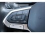 Volkswagen T-Roc 1.5 TSI R-Line Afneembare trekhaak Digital cockpit, R-Line in- en exterieur, achteruitrijcamera, navigatie, spiegel pakket, park assist, light assist, LED plus, adaptieve cruise control (acc), licht & regensensor, climatronic, draadloos Apple Carplay / Android Auto, sport comfort stoelen, ambiente verlichting, 17" 'Valencia' LMV