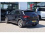 Volkswagen T-Roc 1.5 TSI R-Line Afneembare trekhaak Digital cockpit, R-Line in- en exterieur, achteruitrijcamera, navigatie, spiegel pakket, park assist, light assist, LED plus, adaptieve cruise control (acc), licht & regensensor, climatronic, draadloos Apple Carplay / Android Auto, sport comfort stoelen, ambiente verlichting, 17" 'Valencia' LMV
