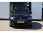 Volkswagen T-Roc 1.5 TSI R-Line Afneembare trekhaak Digital cockpit, R-Line in- en exterieur, achteruitrijcamera, navigatie, spiegel pakket, park assist, light assist, LED plus, adaptieve cruise control (acc), licht & regensensor, climatronic, draadloos Apple Carplay / Android Auto, sport comfort stoelen, ambiente verlichting, 17" 'Valencia' LMV
