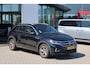 Volkswagen T-Roc 1.5 TSI R-Line Afneembare trekhaak Digital cockpit, R-Line in- en exterieur, achteruitrijcamera, navigatie, spiegel pakket, park assist, light assist, LED plus, adaptieve cruise control (acc), licht & regensensor, climatronic, draadloos Apple Carplay / Android Auto, sport comfort stoelen, ambiente verlichting, 17" 'Valencia' LMV