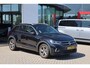 Volkswagen T-Roc 1.5 TSI R-Line Afneembare trekhaak Digital cockpit, R-Line in- en exterieur, achteruitrijcamera, navigatie, spiegel pakket, park assist, light assist, LED plus, adaptieve cruise control (acc), licht & regensensor, climatronic, draadloos Apple Carplay / Android Auto, sport comfort stoelen, ambiente verlichting, 17" 'Valencia' LMV