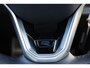 Volkswagen T-Roc 1.5 TSI R-Line Afneembare trekhaak Digital cockpit, R-Line in- en exterieur, achteruitrijcamera, navigatie, spiegel pakket, park assist, light assist, LED plus, adaptieve cruise control (acc), licht & regensensor, climatronic, draadloos Apple Carplay / Android Auto, sport comfort stoelen, ambiente verlichting, 17" 'Valencia' LMV