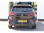 Volkswagen T-Roc 1.5 TSI R-Line Afneembare trekhaak Digital cockpit, R-Line in- en exterieur, achteruitrijcamera, navigatie, spiegel pakket, park assist, light assist, LED plus, adaptieve cruise control (acc), licht & regensensor, climatronic, draadloos Apple Carplay / Android Auto, sport comfort stoelen, ambiente verlichting, 17" 'Valencia' LMV