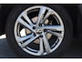 Volkswagen T-Roc 1.5 TSI R-Line Afneembare trekhaak Digital cockpit, R-Line in- en exterieur, achteruitrijcamera, navigatie, spiegel pakket, park assist, light assist, LED plus, adaptieve cruise control (acc), licht & regensensor, climatronic, draadloos Apple Carplay / Android Auto, sport comfort stoelen, ambiente verlichting, 17" 'Valencia' LMV