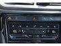 Volkswagen T-Roc 1.5 TSI R-Line Afneembare trekhaak Digital cockpit, R-Line in- en exterieur, achteruitrijcamera, navigatie, spiegel pakket, park assist, light assist, LED plus, adaptieve cruise control (acc), licht & regensensor, climatronic, draadloos Apple Carplay / Android Auto, sport comfort stoelen, ambiente verlichting, 17" 'Valencia' LMV