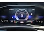 Volkswagen T-Roc 1.5 TSI R-Line Afneembare trekhaak Digital cockpit, R-Line in- en exterieur, achteruitrijcamera, navigatie, spiegel pakket, park assist, light assist, LED plus, adaptieve cruise control (acc), licht & regensensor, climatronic, draadloos Apple Carplay / Android Auto, sport comfort stoelen, ambiente verlichting, 17" 'Valencia' LMV