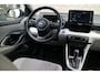 Toyota Yaris 1.5 Hybrid Bi-Tone | Camera | Carplay | Automaat! |