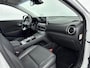 Hyundai Kona Electric EV PREMIUM 64 kWh | 3- FASE | NAVI | CLIMA | ADAPT. CRUISE | CAMERA | HUD | LEDER | STUUR- & STOELVERWARMING | WARMTEPOMP | PRIVACY GLASS | WLTP 481 KM! |