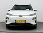 Hyundai Kona Electric EV PREMIUM 64 kWh | 3- FASE | NAVI | CLIMA | ADAPT. CRUISE | CAMERA | HUD | LEDER | STUUR- & STOELVERWARMING | WARMTEPOMP | PRIVACY GLASS | WLTP 481 KM! |