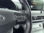 Hyundai Kona Electric EV PREMIUM 64 kWh | 3- FASE | NAVI | CLIMA | ADAPT. CRUISE | CAMERA | HUD | LEDER | STUUR- & STOELVERWARMING | WARMTEPOMP | PRIVACY GLASS | WLTP 481 KM! |
