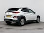 Hyundai Kona Electric EV PREMIUM 64 kWh | 3- FASE | NAVI | CLIMA | ADAPT. CRUISE | CAMERA | HUD | LEDER | STUUR- & STOELVERWARMING | WARMTEPOMP | PRIVACY GLASS | WLTP 481 KM! |