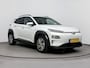 Hyundai Kona Electric EV PREMIUM 64 kWh | 3- FASE | NAVI | CLIMA | ADAPT. CRUISE | CAMERA | HUD | LEDER | STUUR- & STOELVERWARMING | WARMTEPOMP | PRIVACY GLASS | WLTP 481 KM! |