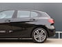 BMW 1-Serie 116i Sportline Automaat | Adaptieve Cruise Control | Live Cockpit | Sportstoelen | Half Leer | Apple Carplay / Android Auto | Parkeersensoren | Sport Line