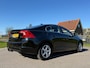 Volvo S60 2.0 D2 Nordic+ Clima Navigatie Stoelverwarming Dealer Onderhouden 1ste Eigenaar Trekhaak 6BAK NAP