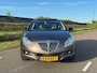 Lancia Delta 1.8-16V Di Executive (PANORAMADAK, BOSE, CRUISE, LEDER, PARKEERSENSOREN, PERFECT ONDERHOUDEN, TREKHAAK, STOELV)