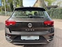 Volkswagen T-Roc 1.5 TSI DSG Style|navi|Stoelver.|PDC|Zwart dak