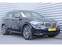 BMW X5 XDRIVE45E 394PK HIGH EXECUTIVE M-SPORT AUTOMAAT / NAVI / LEDER / FULL-LED / CLIMA / 20" LMV / KEYLESS / 360 CAMERA / PANO. DAK / LUCHTVERING / ORG. NL. / ADAPT. CRUISECONTROL / WINTERPAKKET / UNIEK / 1E EIGENAAR / NIEUWSTAAT !!