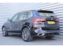 BMW X5 XDRIVE45E 394PK HIGH EXECUTIVE M-SPORT AUTOMAAT / NAVI / LEDER / FULL-LED / CLIMA / 20" LMV / KEYLESS / 360 CAMERA / PANO. DAK / LUCHTVERING / ORG. NL. / ADAPT. CRUISECONTROL / WINTERPAKKET / UNIEK / 1E EIGENAAR / NIEUWSTAAT !!
