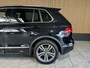 Volkswagen Tiguan 2.0 TSI 4Motion Highline Business R 2x R-line | Schuif/kantal dak | Camera