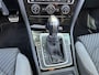 Volkswagen Golf 1.5 TSI Highline R-Line * Panorama * Bearlock * NL Auto * Virtual Cockpit * 19 inch velgen *
