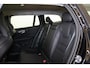 Volvo V60 T6 Recharge AWD Essential Bright - IntelliSafe Assist & Surround - Parkeercamera achter - Verwarmde voorstoelen, stuur & achterbank - Parkeersensoren voor & achter - Inklapbare trekhaak - 18' LMV