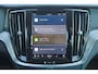 Volvo V60 T6 Recharge AWD Essential Bright - IntelliSafe Assist & Surround - Parkeercamera achter - Verwarmde voorstoelen, stuur & achterbank - Parkeersensoren voor & achter - Inklapbare trekhaak - 18' LMV