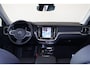 Volvo V60 T6 Recharge AWD Essential Bright - IntelliSafe Assist & Surround - Parkeercamera achter - Verwarmde voorstoelen, stuur & achterbank - Parkeersensoren voor & achter - Inklapbare trekhaak - 18' LMV