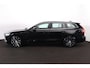 Volvo V60 T6 Recharge AWD Essential Bright - IntelliSafe Assist & Surround - Parkeercamera achter - Verwarmde voorstoelen, stuur & achterbank - Parkeersensoren voor & achter - Inklapbare trekhaak - 18' LMV
