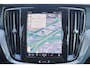 Volvo V60 T6 Recharge AWD Essential Bright - IntelliSafe Assist & Surround - Parkeercamera achter - Verwarmde voorstoelen, stuur & achterbank - Parkeersensoren voor & achter - Inklapbare trekhaak - 18' LMV