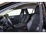 Volvo V60 T6 Recharge AWD Essential Bright - IntelliSafe Assist & Surround - Parkeercamera achter - Verwarmde voorstoelen, stuur & achterbank - Parkeersensoren voor & achter - Inklapbare trekhaak - 18' LMV